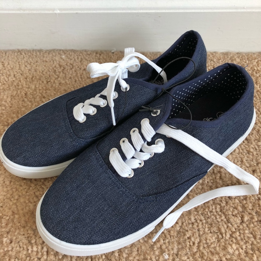 Jean sneaks/tennies